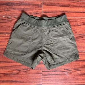 Title Nine Clamberista Shorts 4” - Green, Size 4